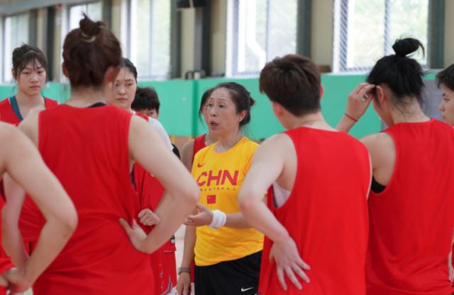 乐鱼-李月汝黄思静领衔！女篮备战亚运首场热身赛战澳洲