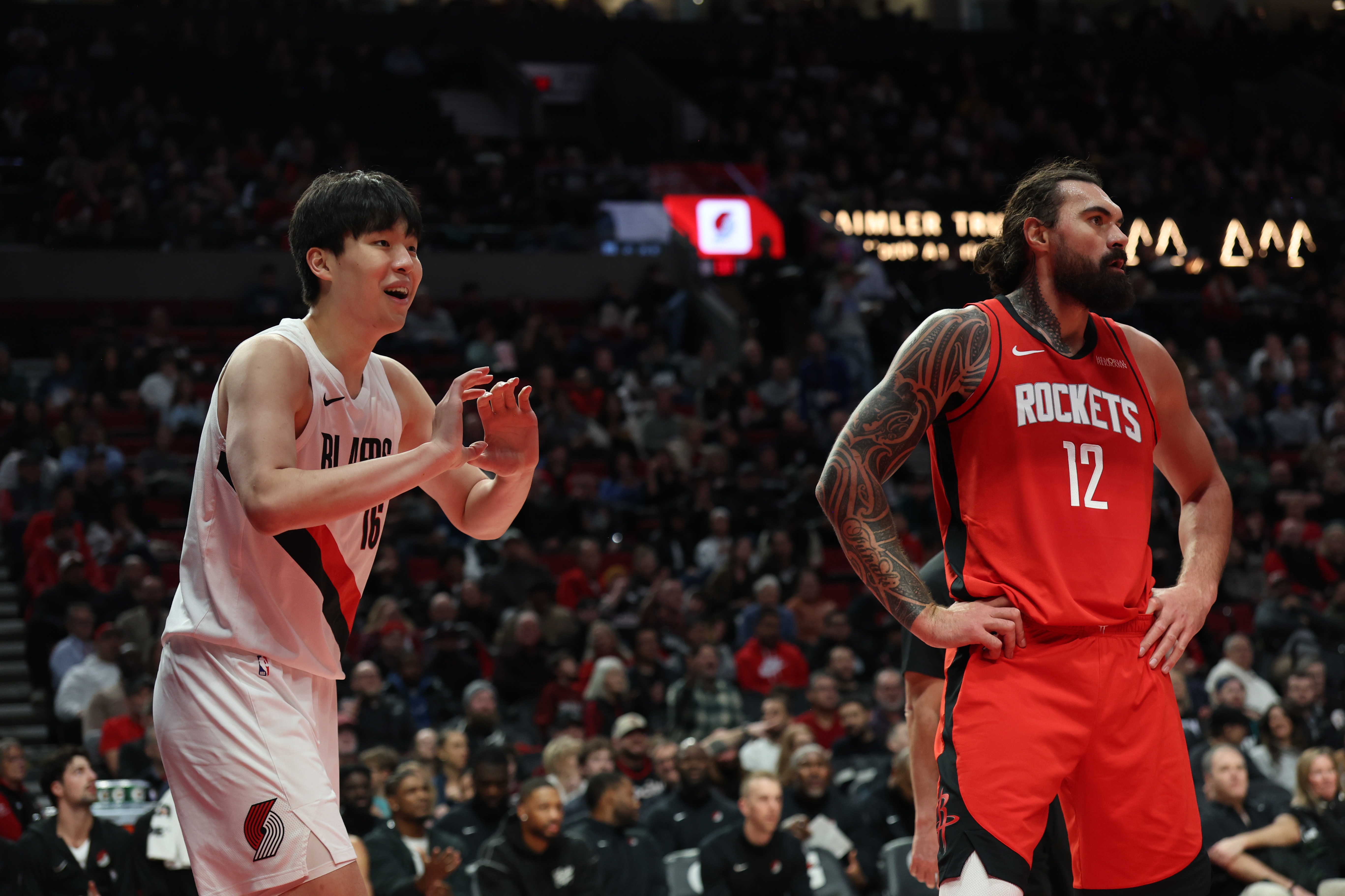 对位亚当斯感受？杨瀚森：他太壮了 一只手推着我 我就动不了了