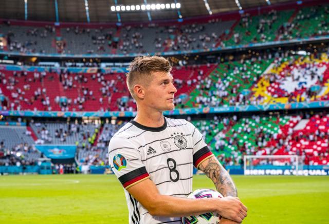 乐鱼-克罗斯结束国脚生涯 德媒：弗利克将重组中场